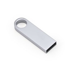 ROY USB-minnepinne med kapasitet p 16 GB eller 32 GB.