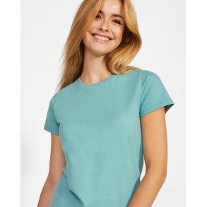 BREDA WOMAN  Innsvingetkortermet t-skjorte til damei OCS-sertifisert kologisk bomull