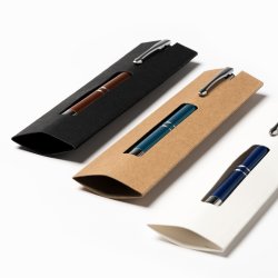  BURTON Papphylse med vindu for penner.