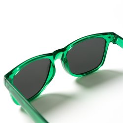 BARI Klassiske solbriller av gjennomsiktig RPET. UV400 beskyttelse.