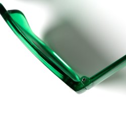 BARI Klassiske solbriller av gjennomsiktig RPET. UV400 beskyttelse.